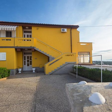 The Manzoni Family 1 Hotel Punat Bagian luar foto