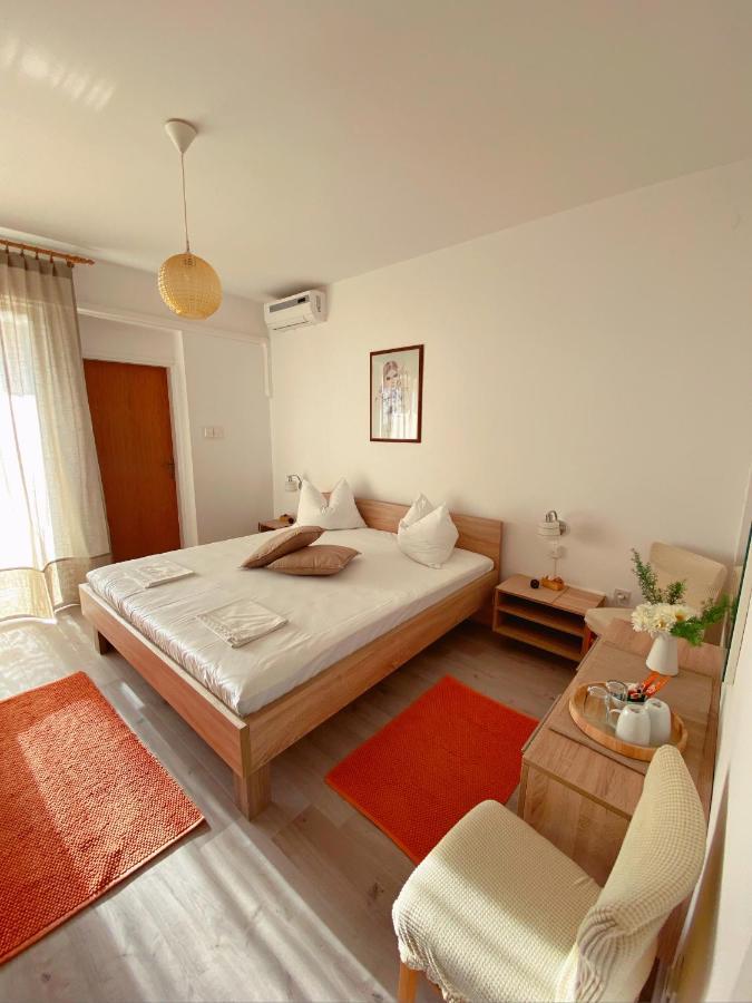 The Manzoni Family 1 Hotel Punat Bagian luar foto